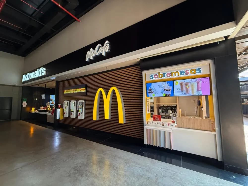 McDonald’s abre 15 vagas para atendente em Cravinhos; benefícios incluem assistência médica
