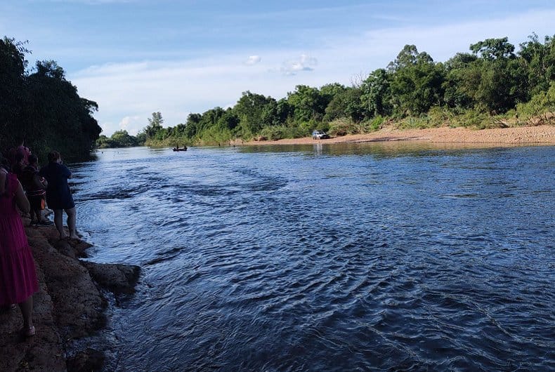 Bombeiros retomam buscas por jovem desaparecido após mergulho no Rio Pardo
