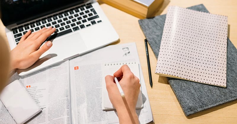 EAD quadruplica em uma década, mas falta investimento e infraestrutura, apontam pesquisadores da USP-RP