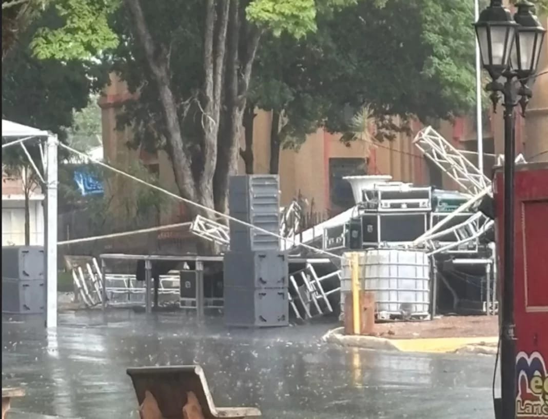 Palco desaba durante chuva e cancela shows e feiras na festa dos 98 anos de Serra Azul