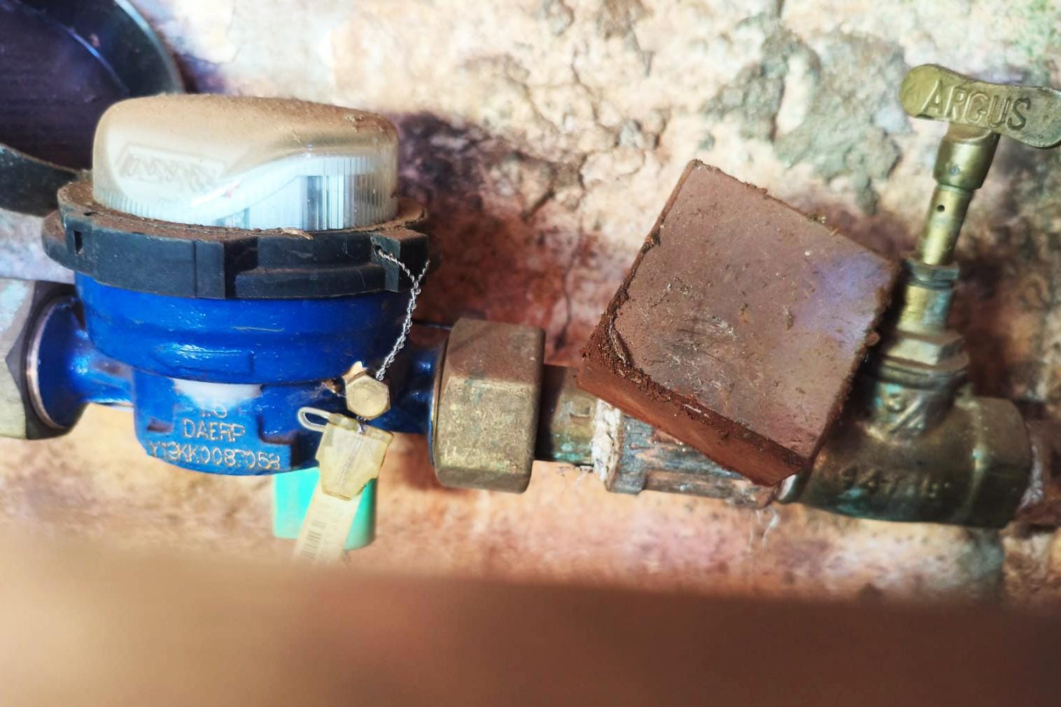 Fiscalização flagra ligação clandestina e uso de “super ímãs” em bairros de alto padrão de Ribeirão Preto