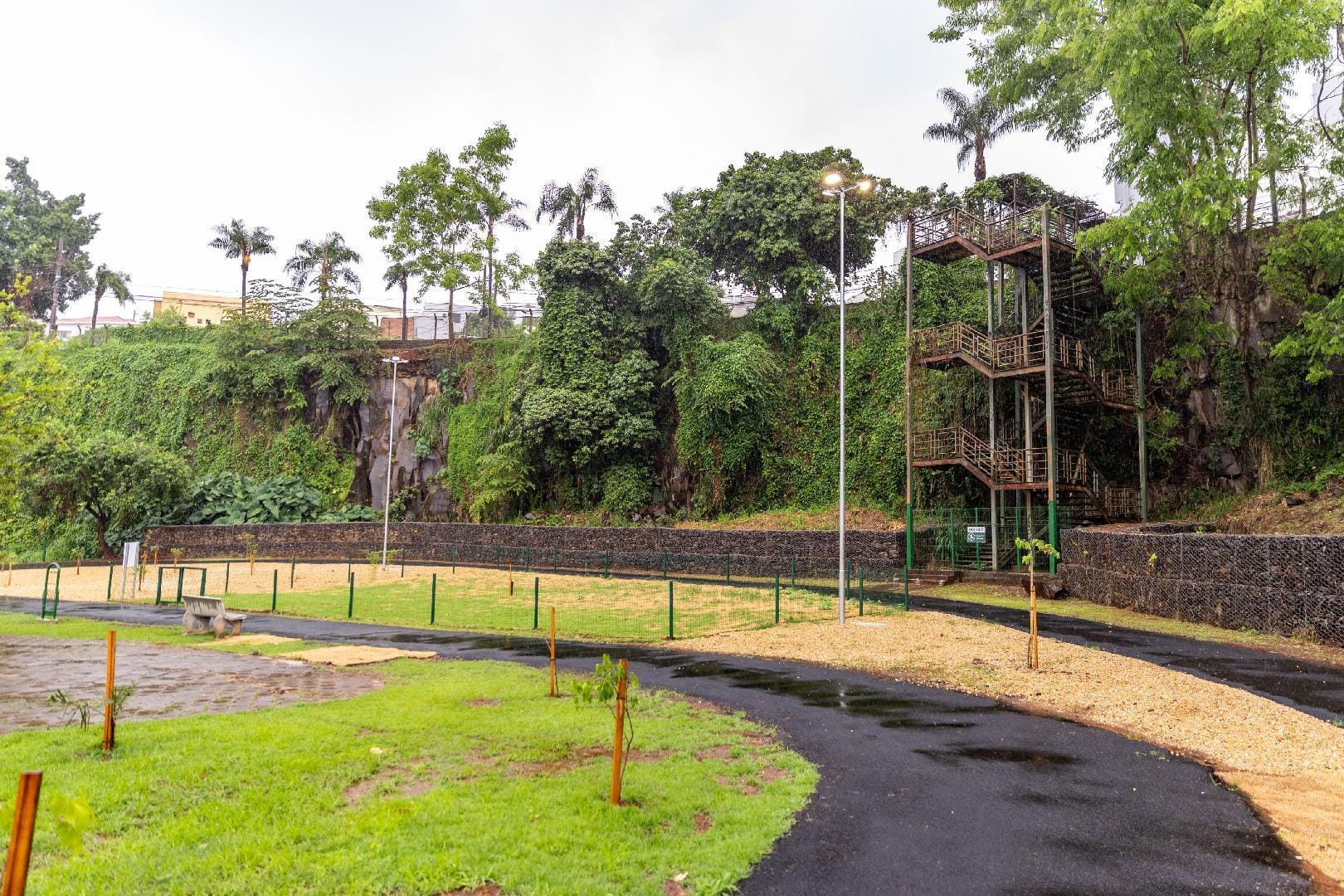 Parque Roberto de Mello Genaro é interditado após deslizamento de rochas