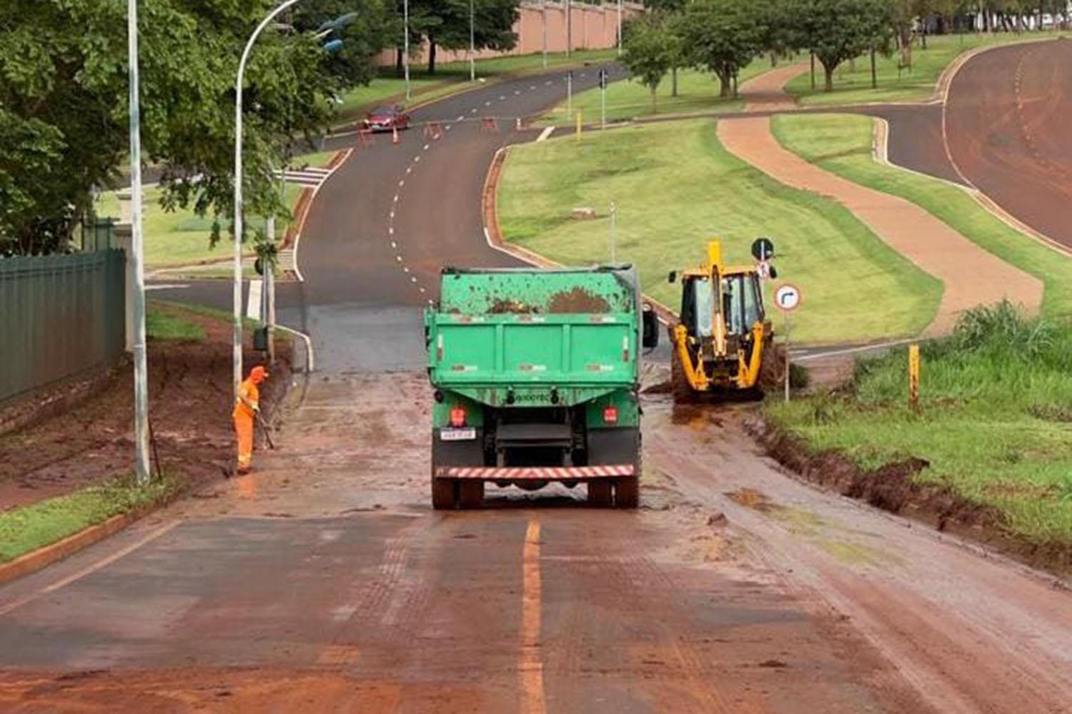 Prefeitura de Ribeirão Preto conclui ações emergenciais após chuva forte e libera vias afetadas