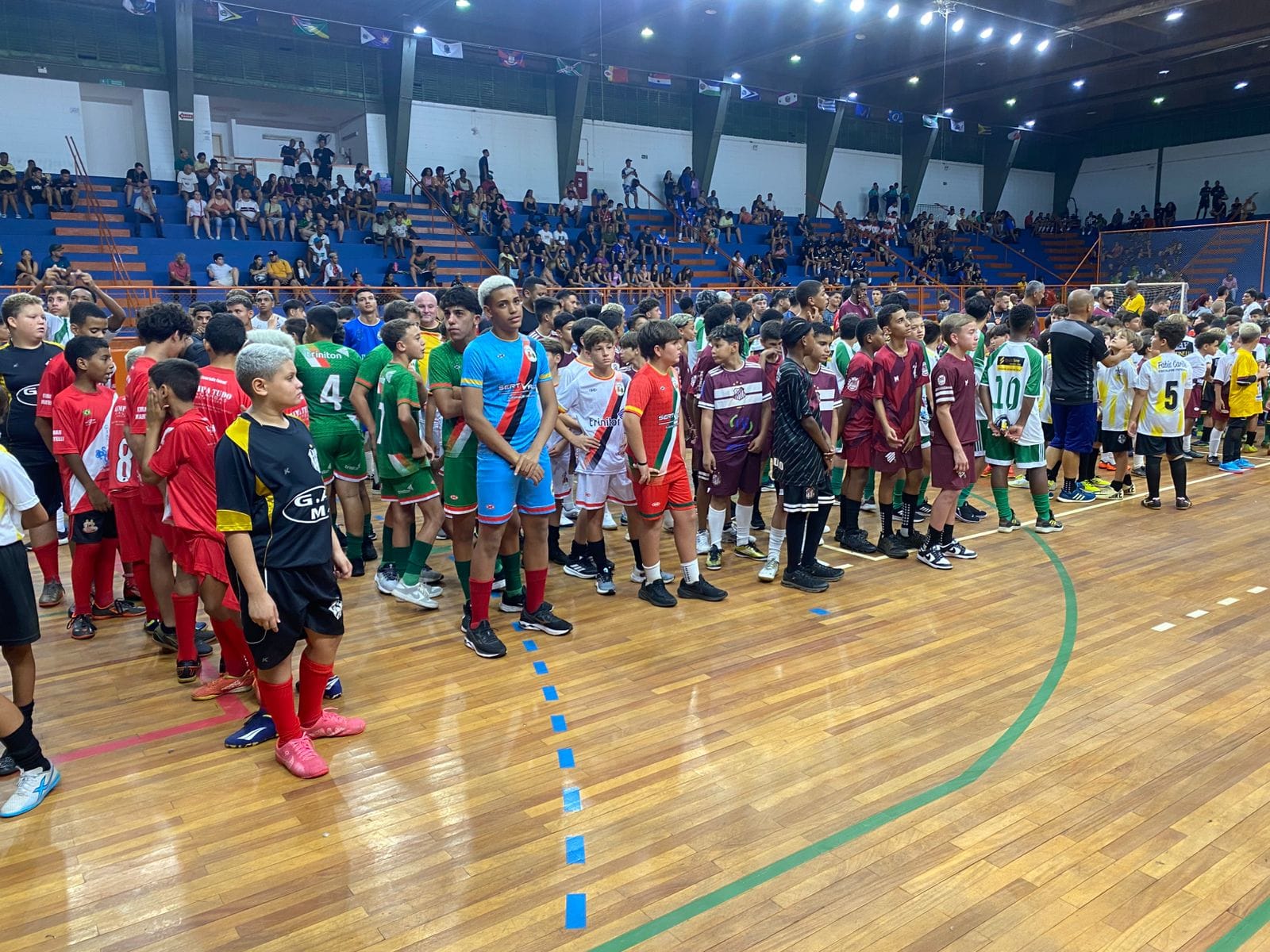 Abertura da 22ª Copa SMEL de Futsal em Sertãozinho reúne 112 equipes e público no Docão