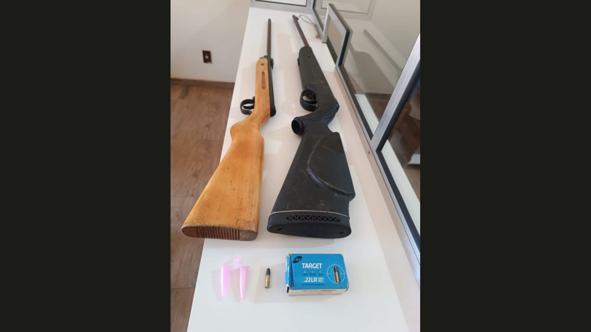 Homem é preso por violência doméstica e posse de armas em propriedade rural