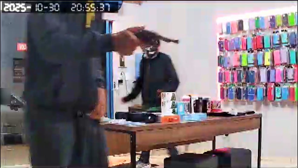 Quatro suspeitos de série de assaltos em Serrana são detidos pela PM; moto e celulares são recuperados