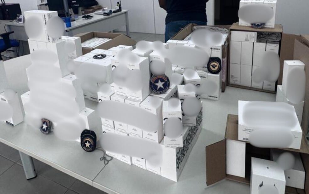 Receita apreende 750 kg de perfumes contrabandeados em transportadoras de Ribeirão Preto