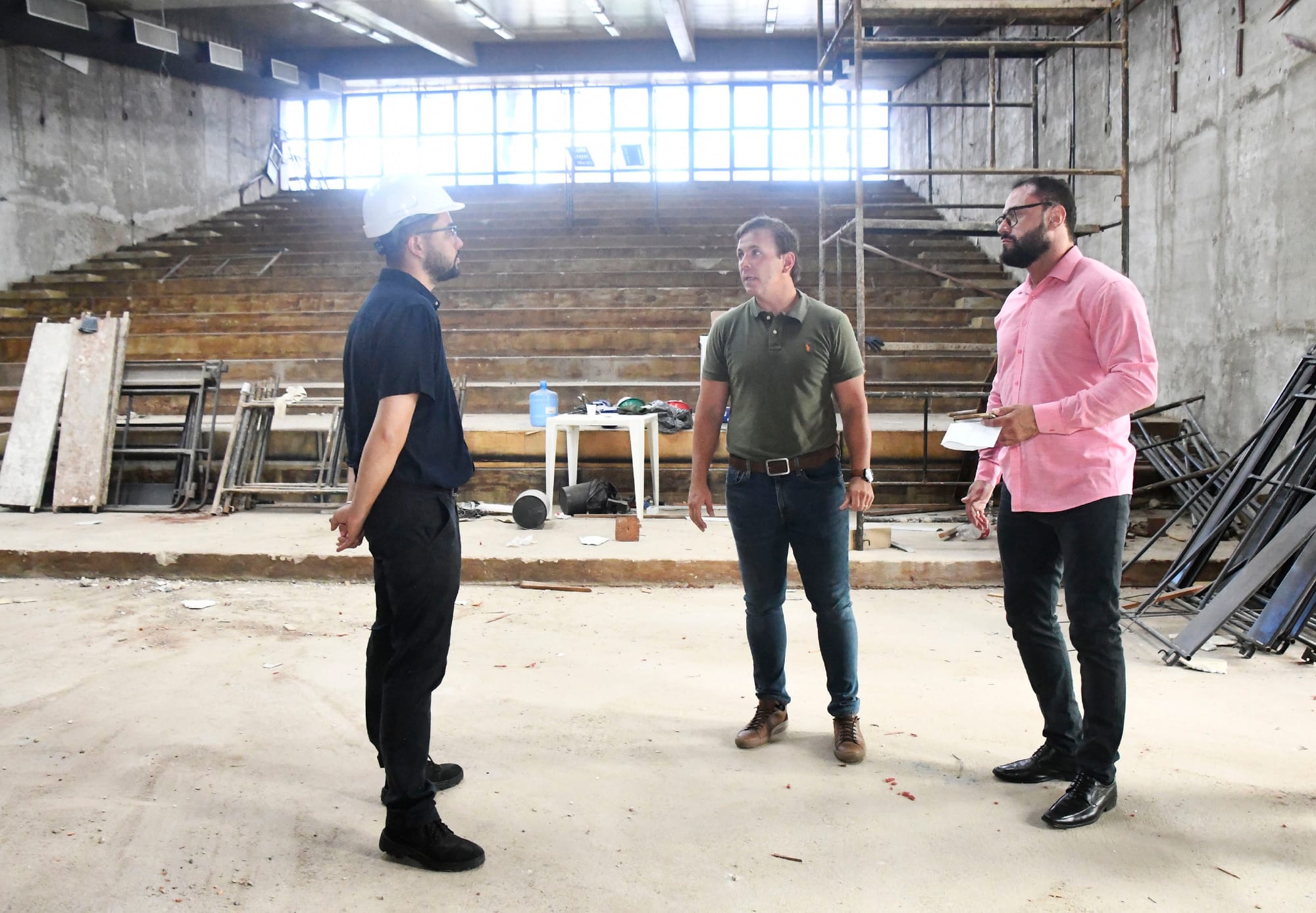 Presidente da Câmara vistoria reformas nos plenários e pressiona cumprimento de prazos