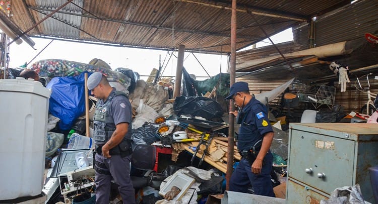 Fiscalizações em desmanches e pontos de reciclagem resultam em embargos e detenção em Franca