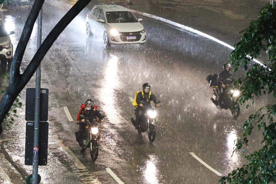 Frentes frias devem derrubar as temperaturas e trazer chuvas a Ribeirão Preto nos primeiros dias de janeiro