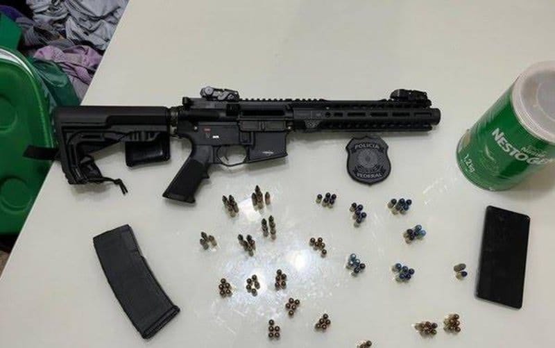 PF prende em Serrana acusado de orquestrar roubos a carteiros e apreende fuzil