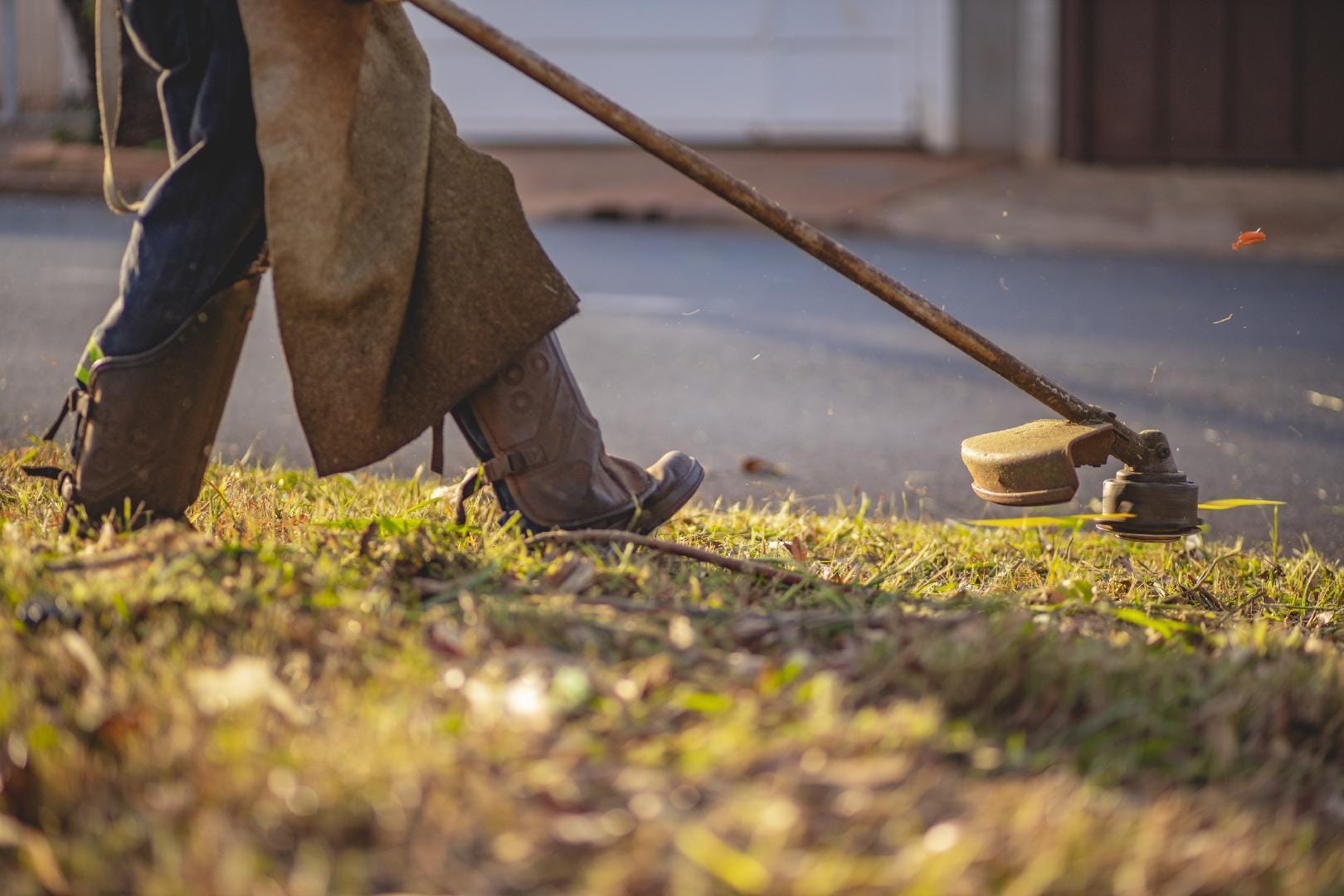 Ribeirão Preto intensifica roçadas e forma força‑tarefa para conter crescimento acelerado da vegetação