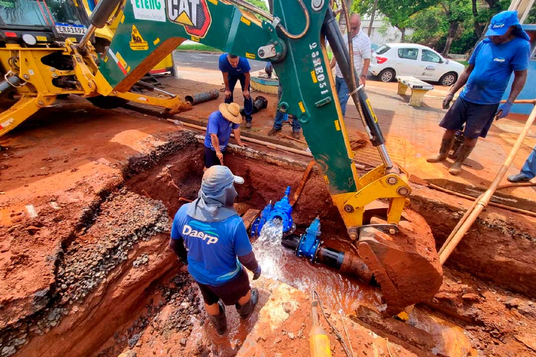 Reparo em adutora na rua Monte Azul interrompeu abastecimento em bairros da zona norte