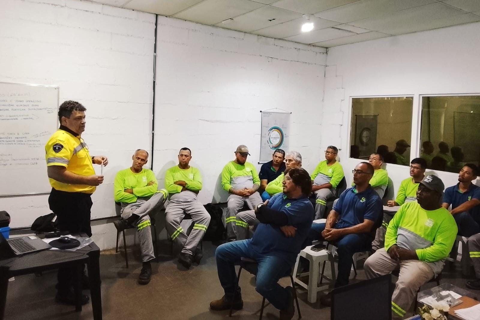 Capacitação sobre segurança viária reúne colaboradores de empresa da zona Norte