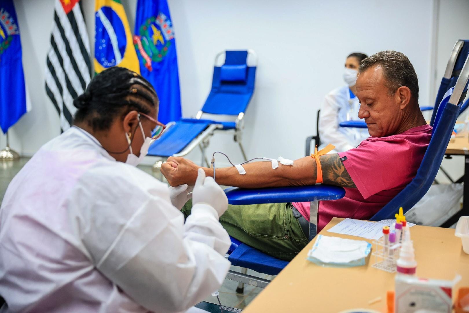 Servidores municipais participam de campanha de doação de sangue para reforçar estoques antes do Carnaval