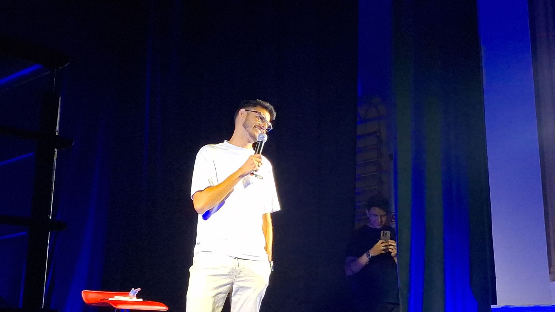 Humorista viral Rob Ferrero apresenta novo espetáculo no Teatro Municipal de Ribeirão Preto