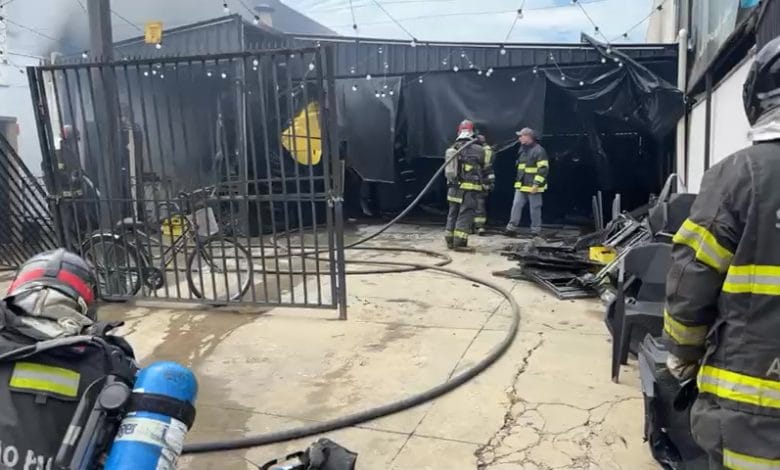 Incêndio destrói cozinha de restaurante na Avenida Hugo Betarello, em Franca