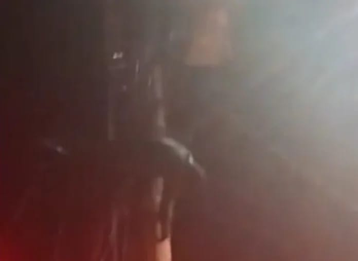 Homem morre eletrocutado ao subir em poste para religar energia em Jardinópolis