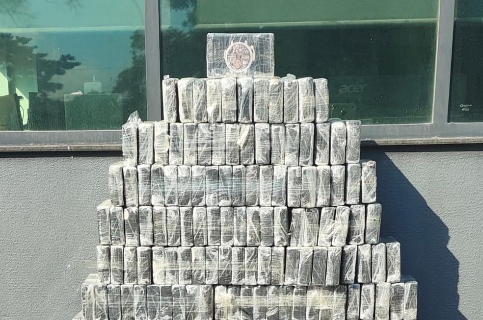 Polícia apreende 325 kg de cocaína em caminhonete na SP-310 em Araraquara