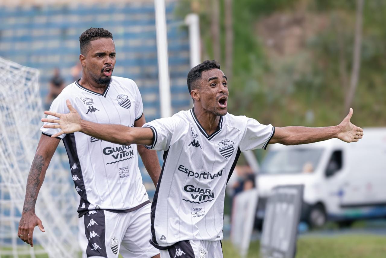 Comercial vence Colorado Caieiras mesmo com um a menos e sai da zona de rebaixamento