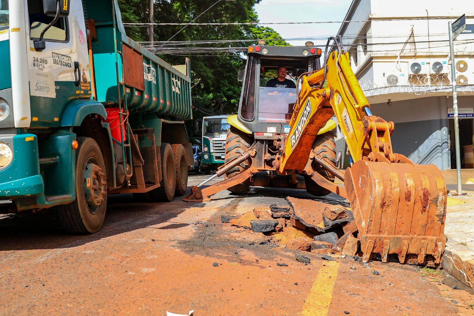 Saerp troca trecho de tubulação no Centro e reduz intermitência no abastecimento