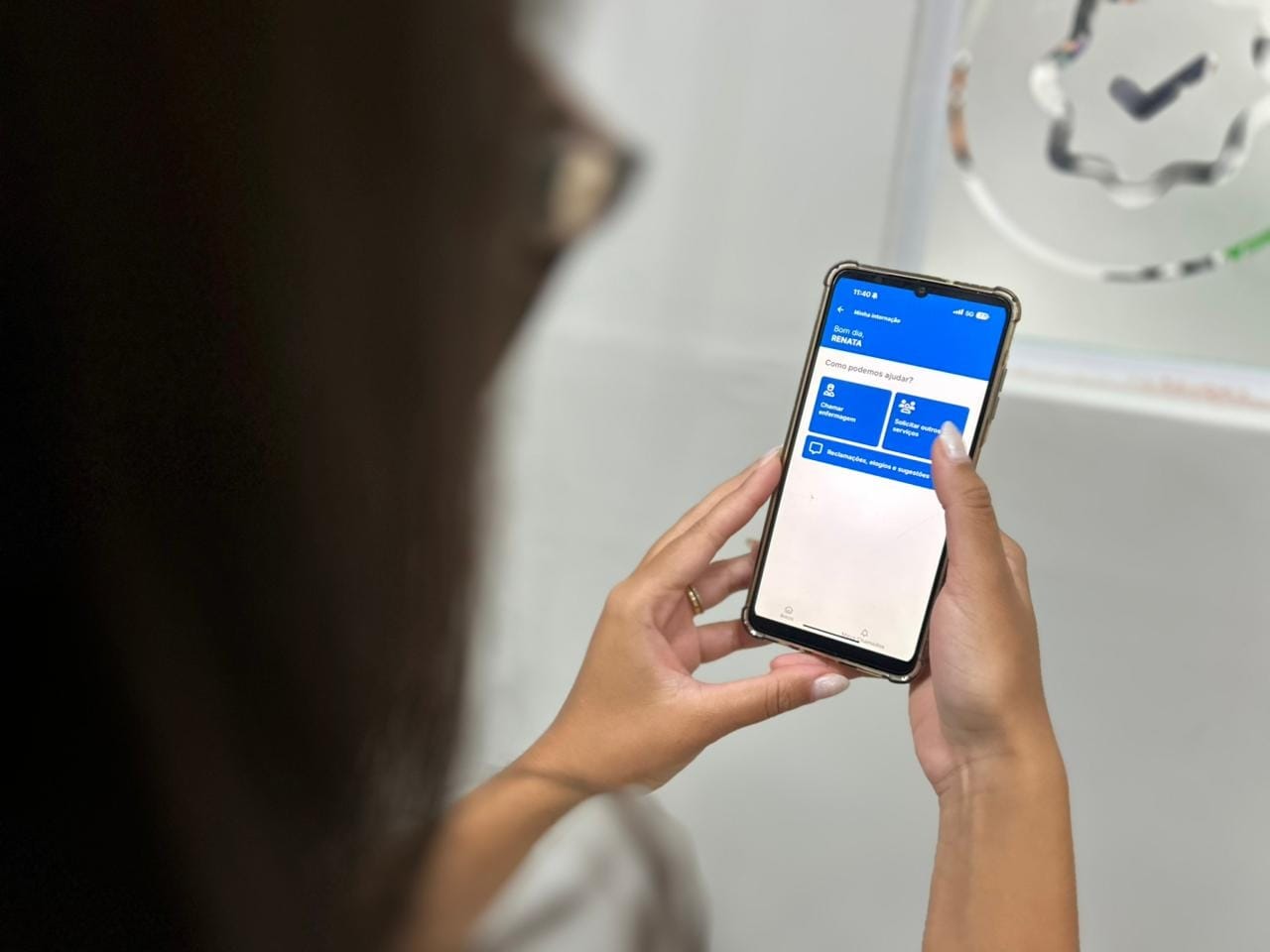 Aplicativo permite que pacientes internados solicitem serviços hospitalares pelo celular