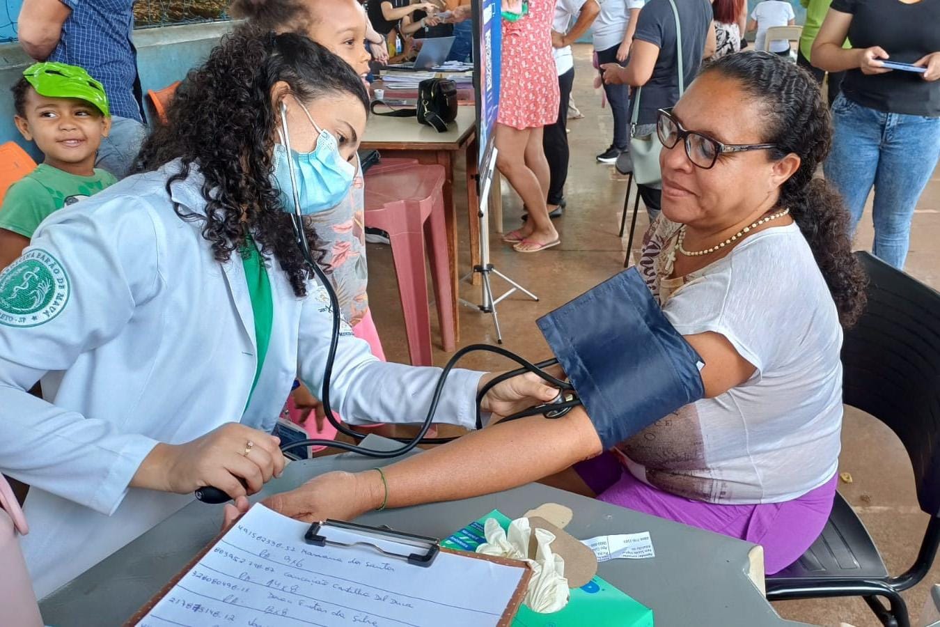 Ação comunitária em Ribeirão Preto reúne serviços de saúde e cidadania para mais de 150 mulheres