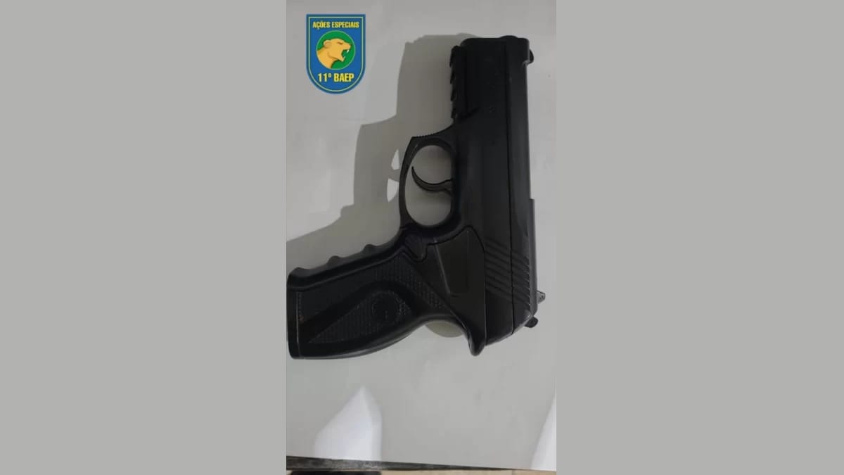 Homem é preso em flagrante com réplica de pistola após anunciar assalto em mercado da Vila Virgínia
