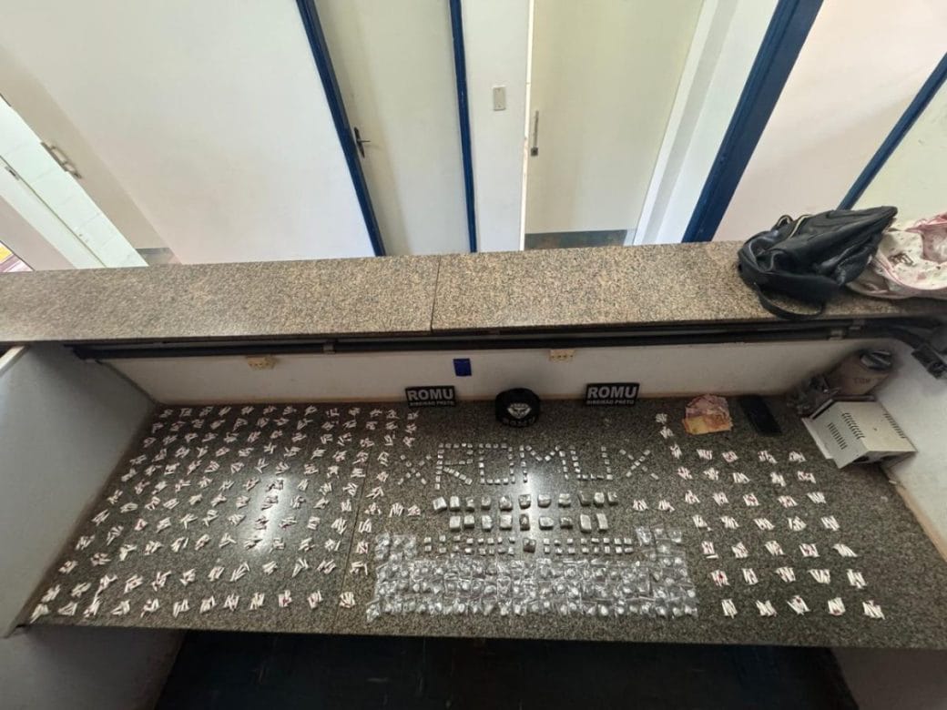 GCM apreende adolescente com grande quantidade de drogas e dois menores com simulacro perto de escola em Ribeirão Preto