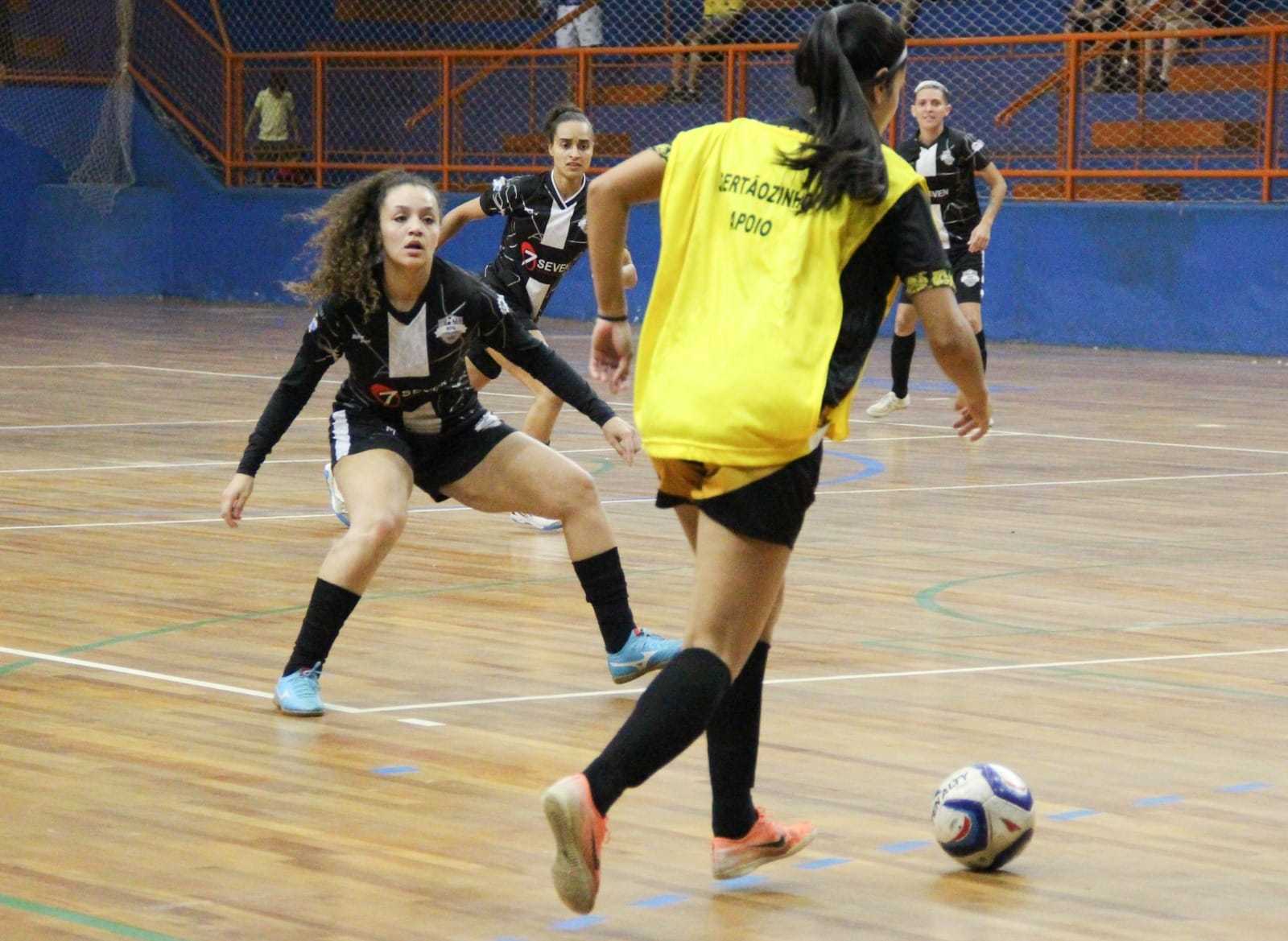 Sertãozinho convoca meninas para peneira de futsal no Ginásio Docão
