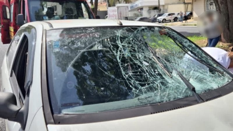 Idosa de 71 anos fica ferida após ser atingida por carro na Avenida Major Nicácio, em Franca