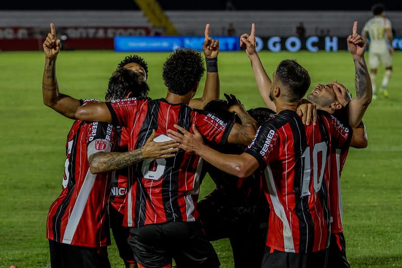 Botafogo atropela Fortaleza em estreia na Série B