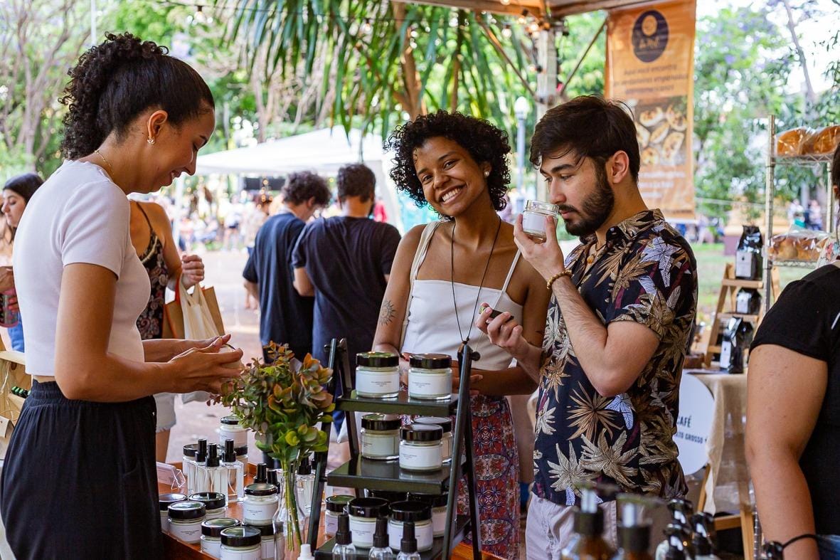 Feira do Coletivo chega à Praça 7 de Setembro com música, gastronomia e atividades de saúde