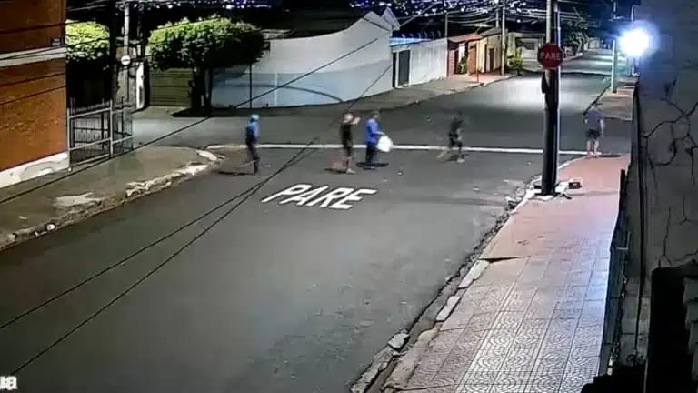 Cinco jovens são flagrados furtando cabos elétricos na zona Norte de Ribeirão Preto