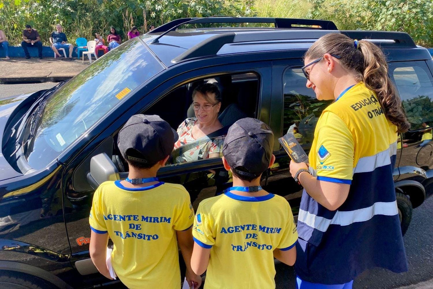 Agentes Mirins promovem blitz educativa na Via Norte em ação do Maio Amarelo