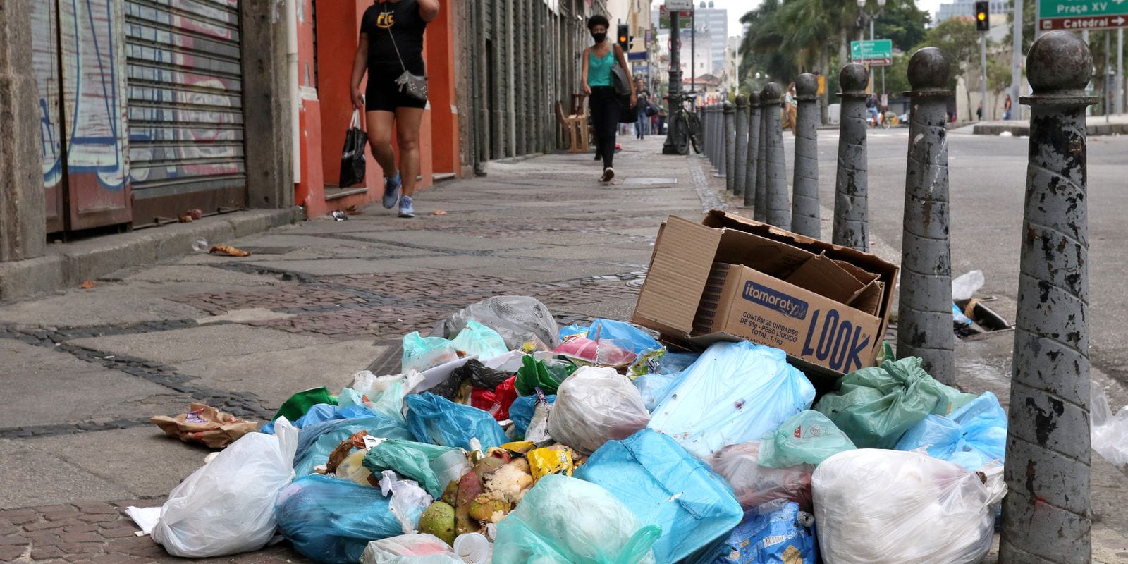 Câmara aprova multa escalonada para quem joga lixo em via pública; texto segue ao Senado