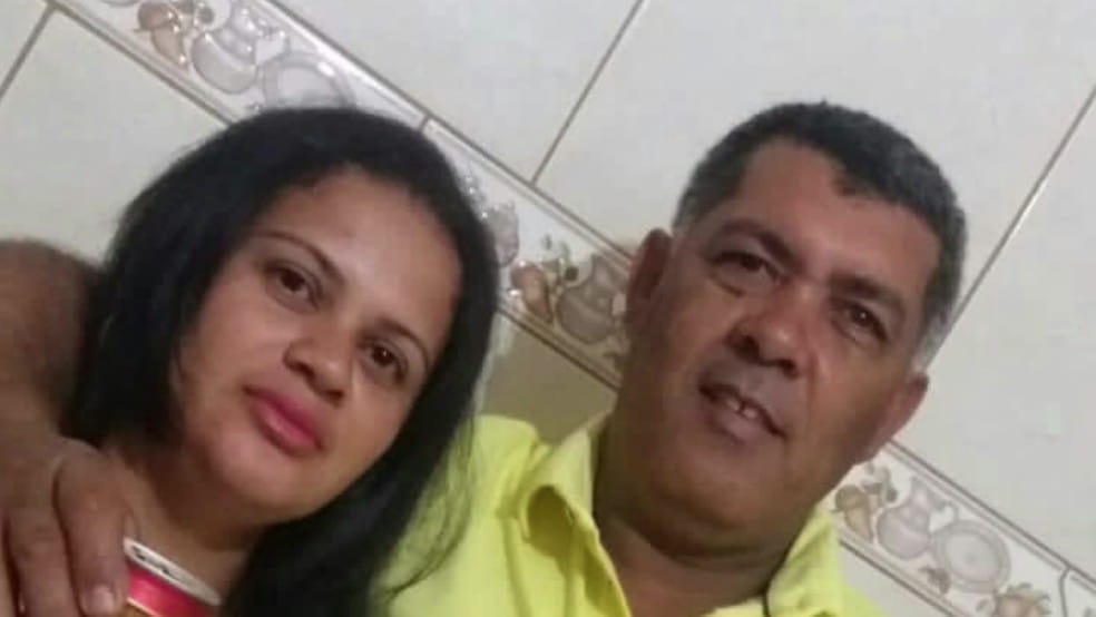 Casal morre e duas filhas ficam feridas em colisão com carreta em Pontal