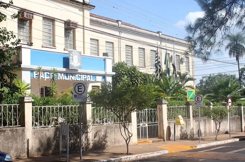 Jardinópolis anuncia concurso com dezenas de vagas e salários de até R$ 5,8 mil