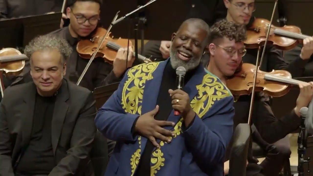 Péricles e Orquestra Sinfônica se apresentam gratuitamente no Parque Raya em 17 de maio