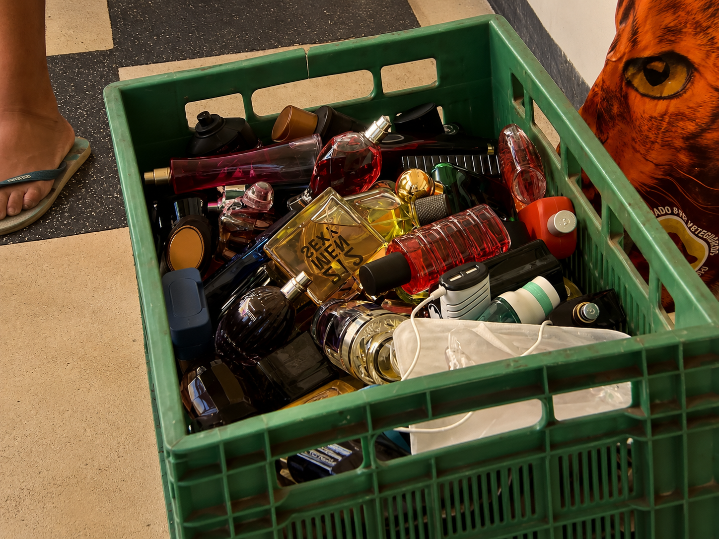 Polícia Civil desmantela fábrica clandestina de perfumes em Franca