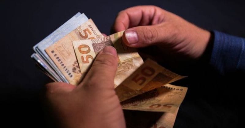 Renda média por pessoa atinge recorde em 2025, mas desigualdade volta a subir, aponta IBGE