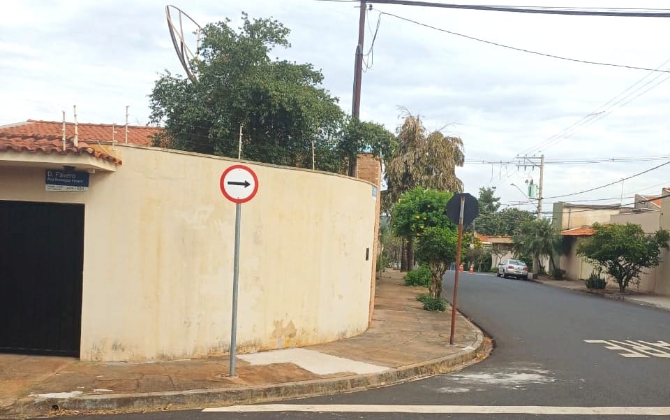 Rua do Jardim Roberto Benedetti adota sentido único para melhorar trânsito e segurança