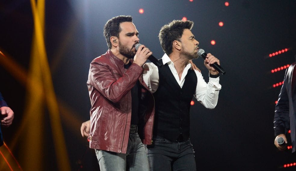 Zezé Di Camargo & Luciano transformam arena em coro durante show no Ribeirão Rodeo Music