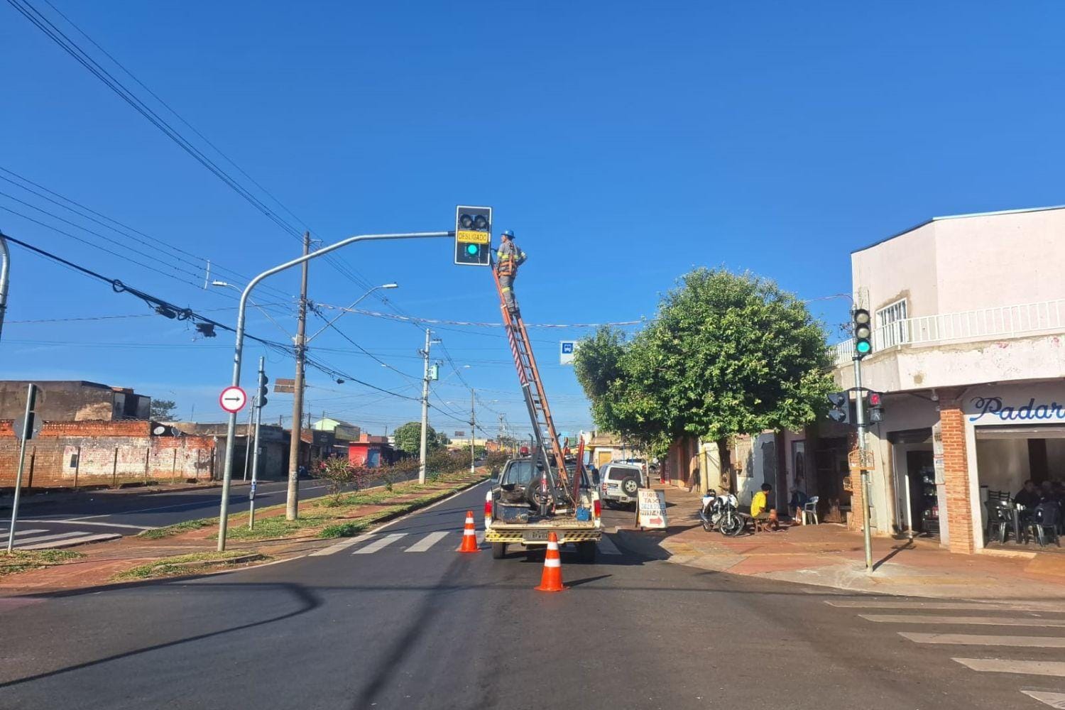 Novo semáforo na Avenida Recife começa a operar e busca reduzir conflitos no Jardim Aeroporto