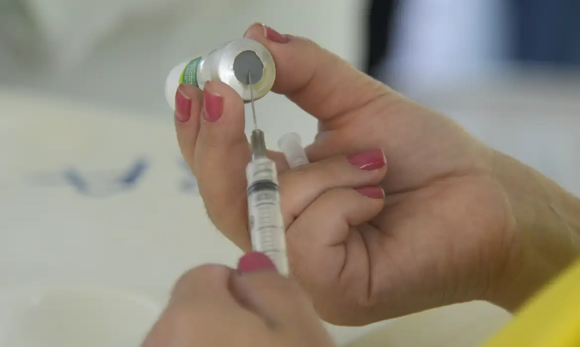 SUS passa a oferecer em junho vacina pneumocócica 20-valente; municípios recebem quando tiverem doses