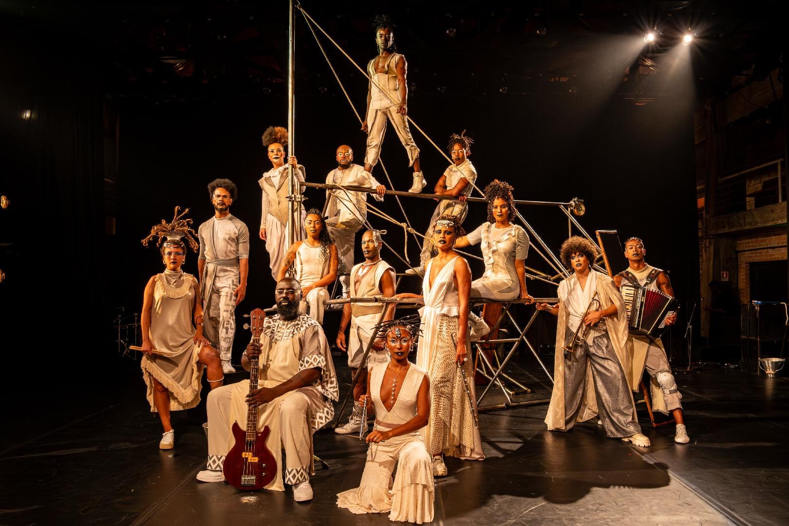 Espetáculo {Fé}sta leva circo, música e ancestralidade negra ao Theatro Pedro II