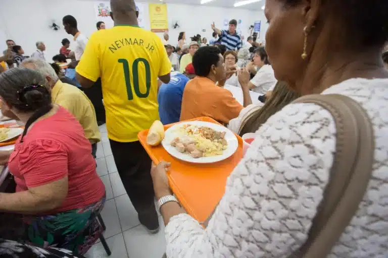Bom Prato promove cardápios temáticos da Copa e passa por unidades de Ribeirão Preto e Franca