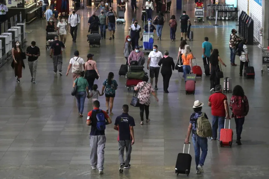 Falha externa interrompe comunicações e paralisa voos em aeroportos de SP; Leite Lopes retomou operação