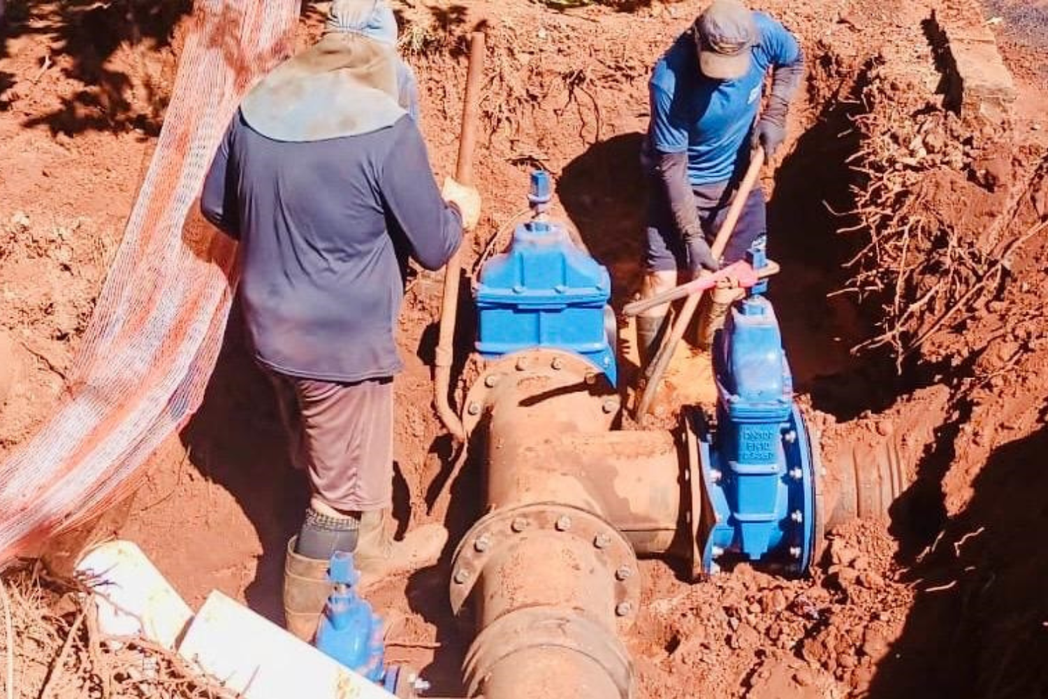 Prefeitura conclui adutora de 2 km no Ipiranga para reduzir intermitências no abastecimento