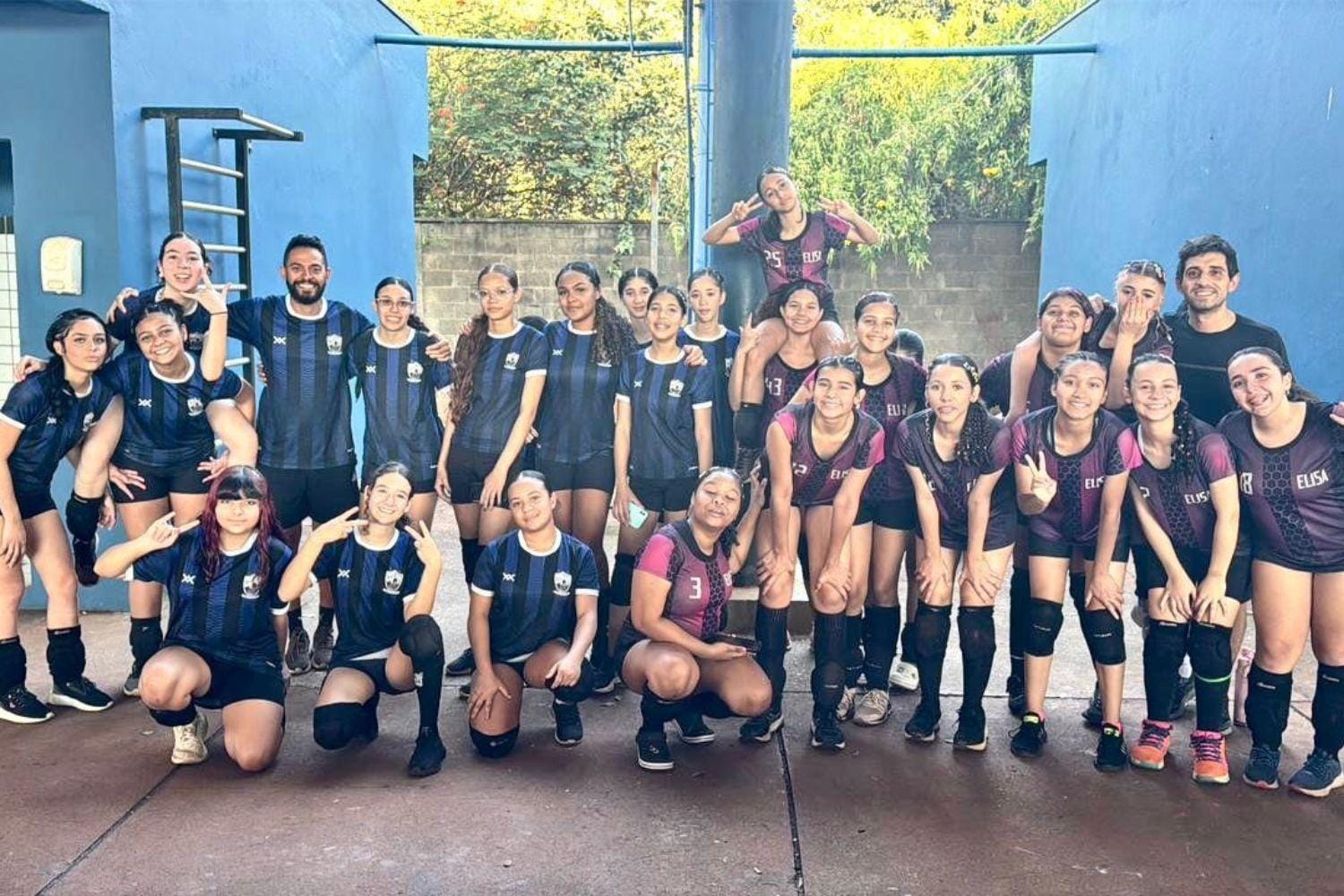 Decisão do voleibol sub-15 reúne 112 alunos da rede municipal na Cava do Bosque